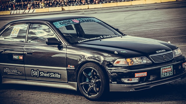 足球欧冠裁判组遭强烈质疑，争议球镜头热议不断