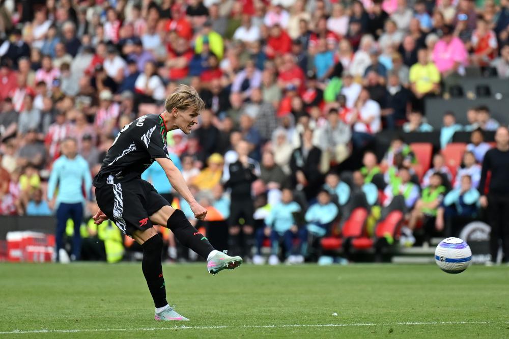 3分22秒，迪亚斯打破自己的哥伦比亚球员欧冠最快进球纪录